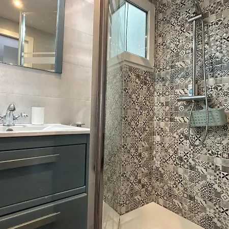 아파트 5 Minuti Dalla Moderno Loft Con Terrazzo